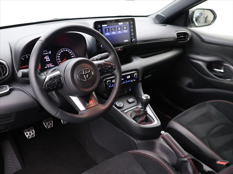 Toyota Yaris 1,6 Turbo AWD GR Four Circuit - fotka 17 z 25