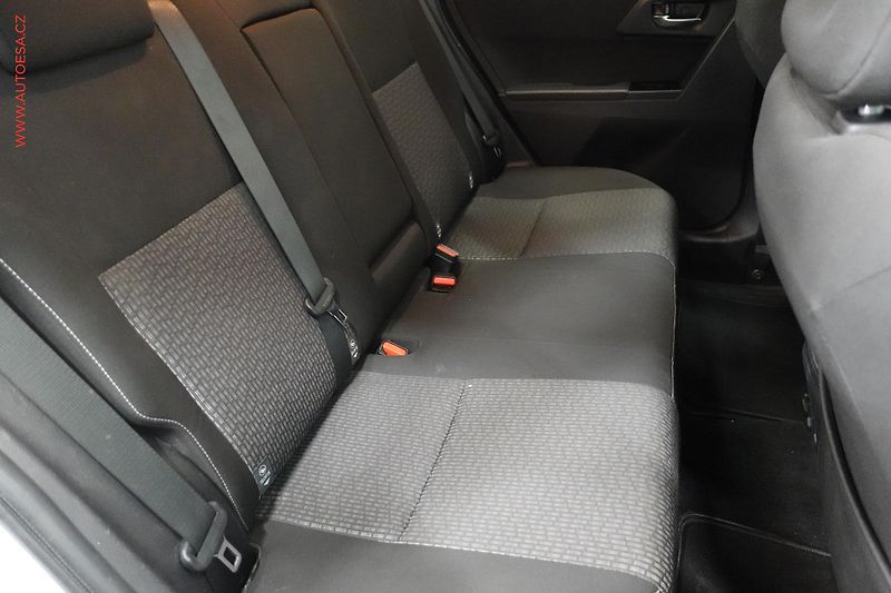 Toyota Auris (2015) 1.4D, 1.maj,ČR, autoAC - fotka 12 z 21
