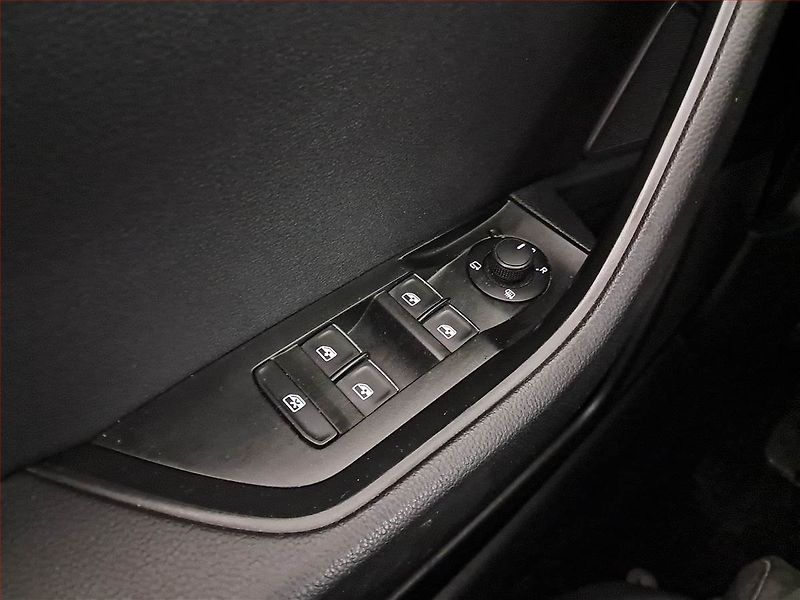 Škoda Superb (2017) 1.4 TSI, Navi, Bi-Xenony - fotka 23 z 24