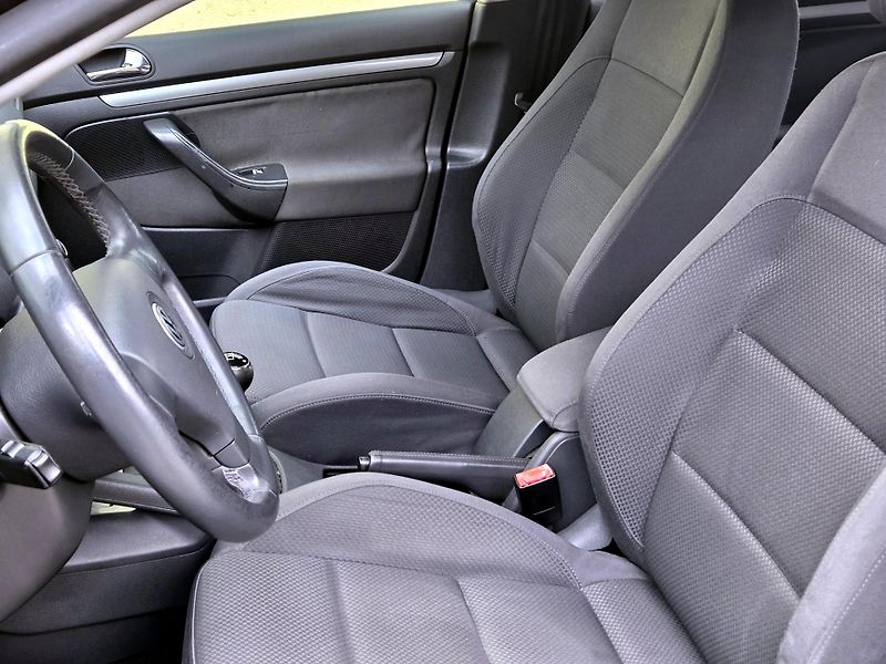 Volkswagen Golf TDi 103kW SPORT,ROZVODY - fotka 25 z 33