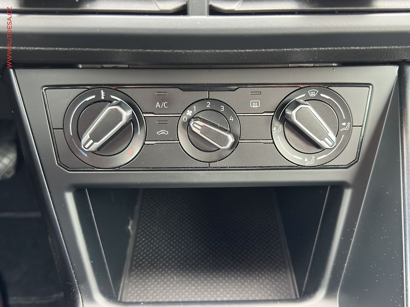 Volkswagen Polo (2018) 1.0i - fotka 15 z 17