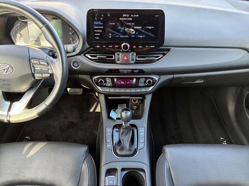 Hyundai i30 (2021) STYLE 1.5T-GDI HYBDID 118kW CZ - fotka 10 z 11