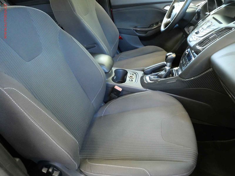 Ford Focus (2012) 2.0TDCi, ČR, Xenon, AC - fotka 12 z 21