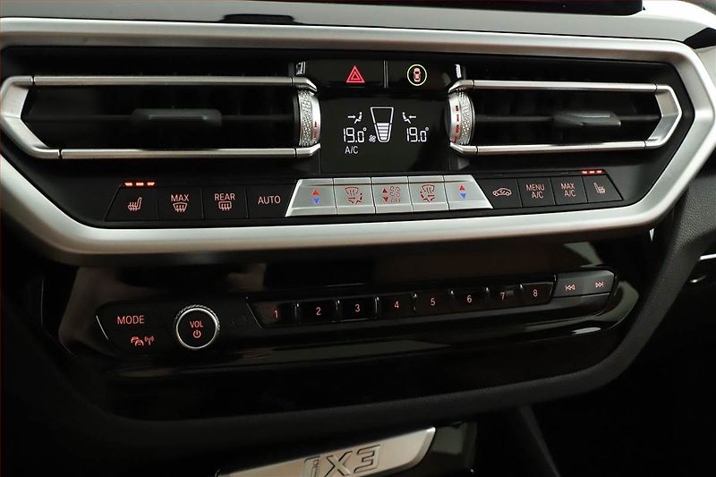 BMW iX3 (2022) 80 kWh, SoH 99% - fotka 17 z 20