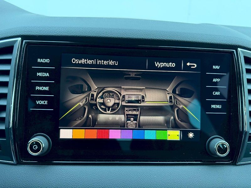 Škoda Karoq (2018) 2.0 TDI 110kW 4x4 DSG Style Pl - fotka 25 z 35
