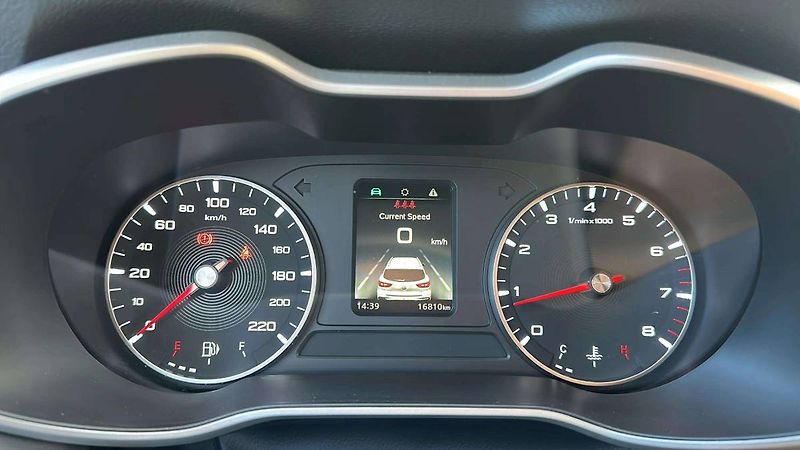 MG ZS Essential 1,5 78kW MT5/1512 - fotka 9 z 20
