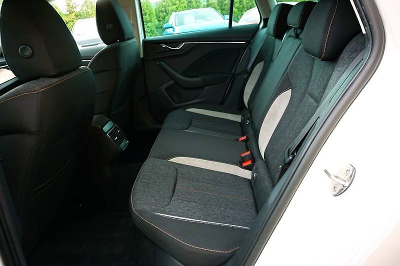 Škoda Scala (2019) STYLE PLUS 1,6 TDI 85 kW - fotka 24 z 30