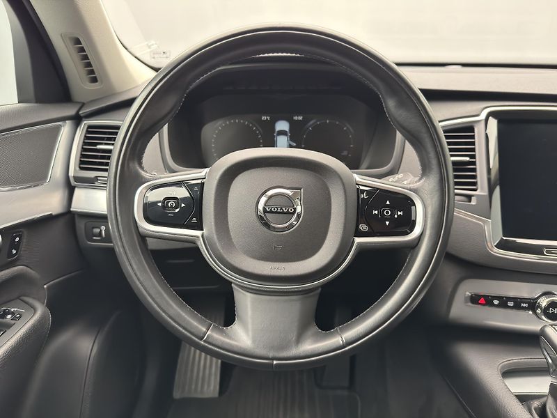 Volvo XC90 D5 AWD MOMENTUM PRO REZERVACE - fotka 3 z 50