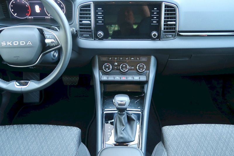 Škoda Karoq (2025) Top Selection 1,5 TSi/110 kW D - fotka 8 z 33