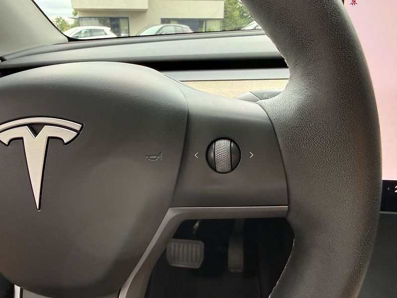Tesla Model Y Long Range AWD 20´ - fotka 31 z 40