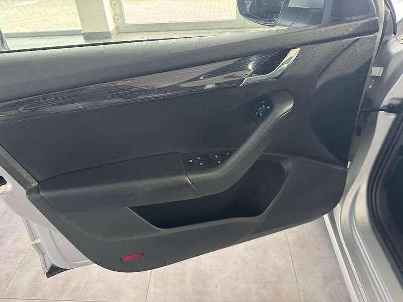 Škoda Octavia (2017) 2,0TDi DSG 4X4 NAVI TAŽNÉ LED - fotka 9 z 21
