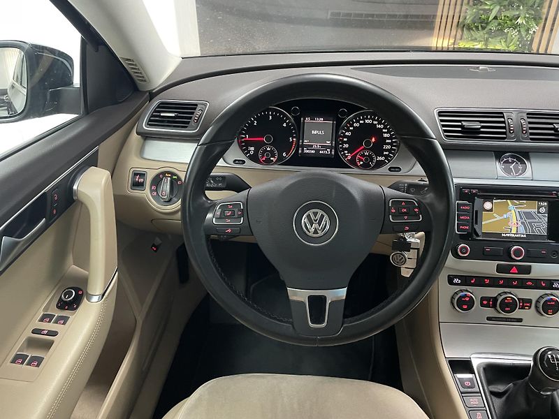 Volkswagen Passat 2.0 TDi 4x4 ČR 6M NAVI XENON - fotka 21 z 27