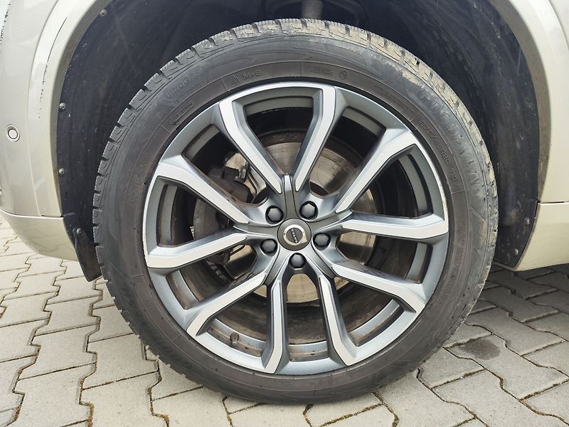 Volvo XC90 2.0 T6/235kW Momentum AWD ČR - fotka 35 z 35