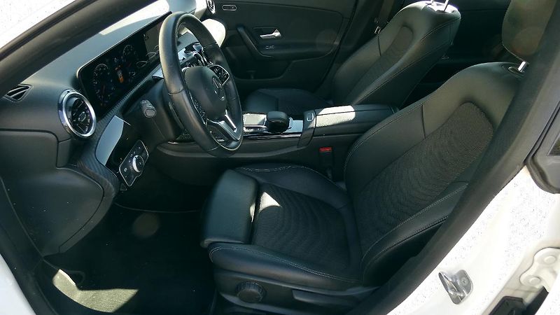 Mercedes-Benz CLA 180 - fotka 18 z 22