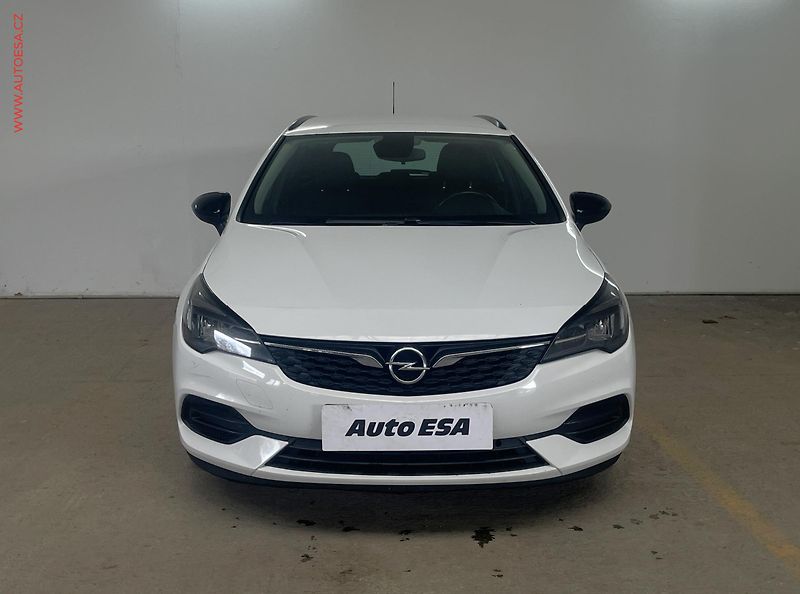 Opel Astra (2022) 1.5 CDTi, 1.maj,ČR, Edition - fotka 2 z 13