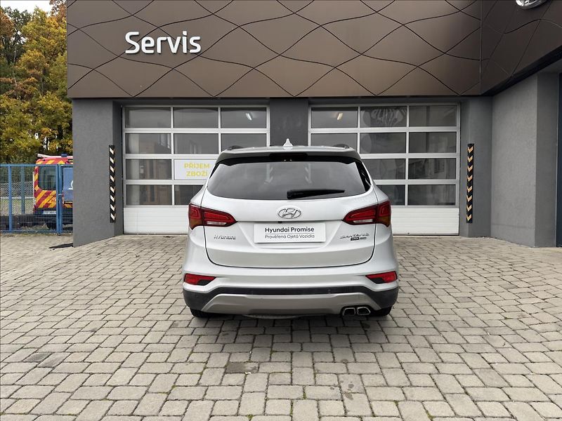 Hyundai Santa Fe 2,2 CRDi Style 4x4 - fotka 17 z 17