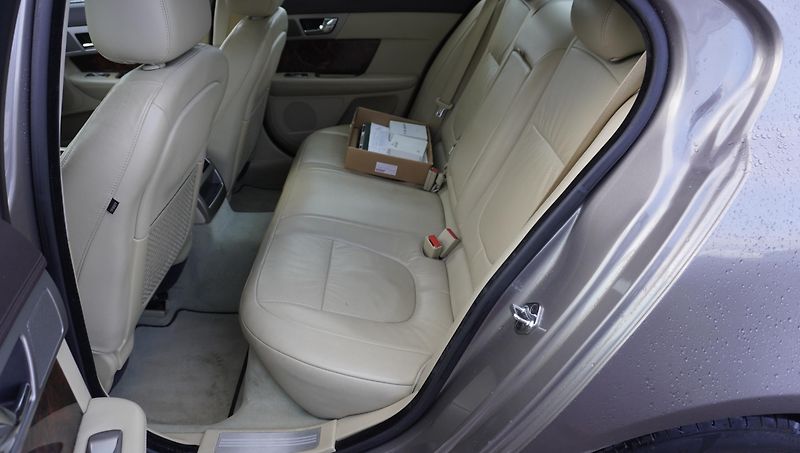 Jaguar XF 4.2 V8 PREMIUM LUXURY - fotka 25 z 29