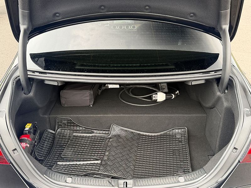 Mercedes-Benz Třídy E E 300de 4MATIC - fotka 13 z 39