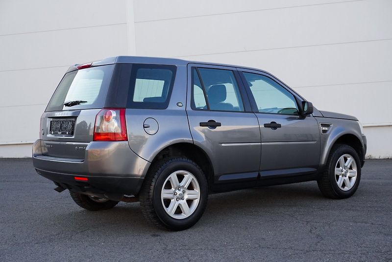 Land Rover Freelander 2.2 TD4 118kW PSA - fotka 10 z 30
