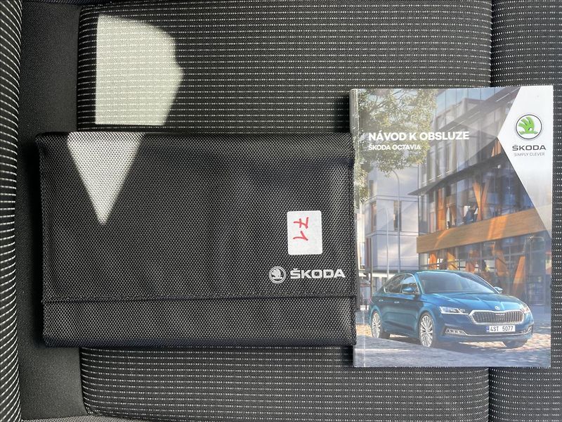 Škoda Octavia 2,0 TDI Combi Ambition Plus - fotka 19 z 22