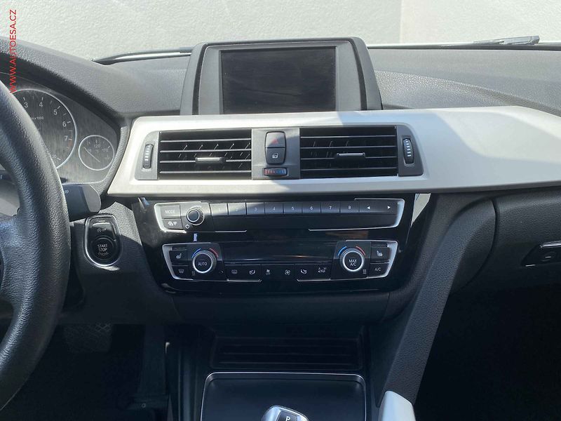 BMW Řada 3 (2018) 1.5i 318i, ČR, Advantage - fotka 12 z 18
