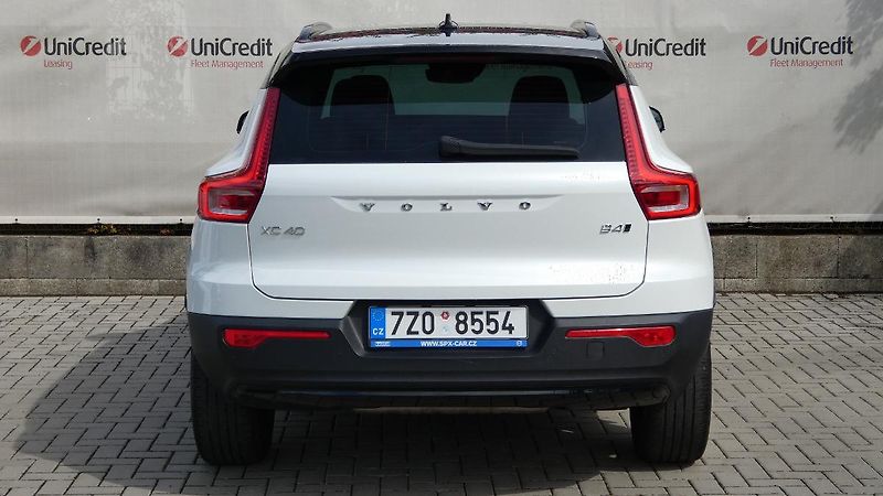 Volvo XC40 B4 AWD R-Design - fotka 4 z 22
