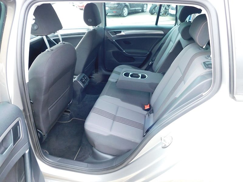 Volkswagen Golf (2016) VII KOMBI 2.0 TDi - fotka 17 z 33