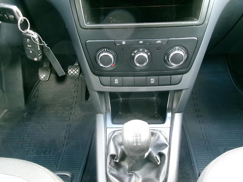 Škoda Yeti 2,0TDI KLIMA 81kW - fotka 22 z 26