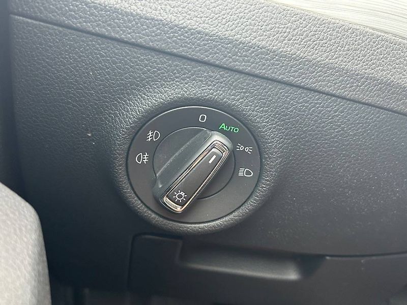Škoda Superb Ambition 7DSG 2,0TDI - fotka 19 z 24
