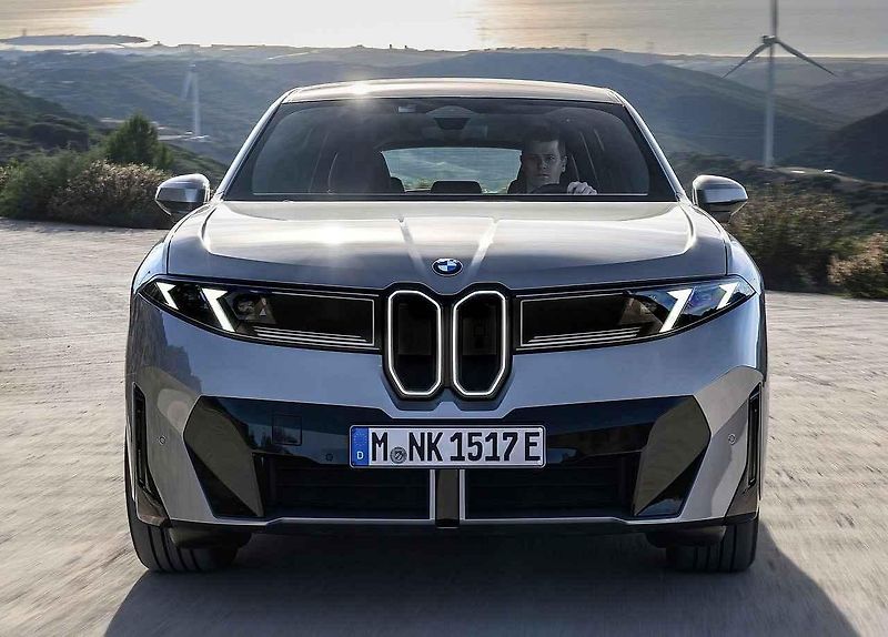 Jízda připomíná spalovací modely značky.