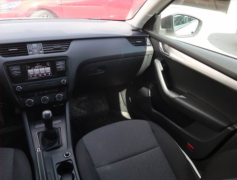 Škoda Octavia (2015) 1.6 TDI - fotka 8 z 15