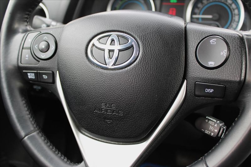 Toyota Auris 1,8 HYBRID KAMERA, SERVISKA - fotka 17 z 34