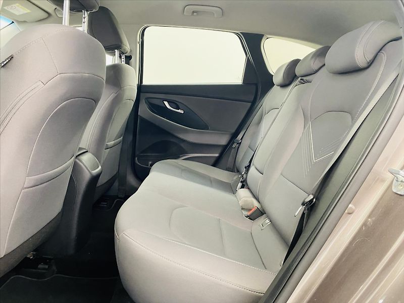 Hyundai i30 1,5 T-GDi 117kW Smart - fotka 6 z 25
