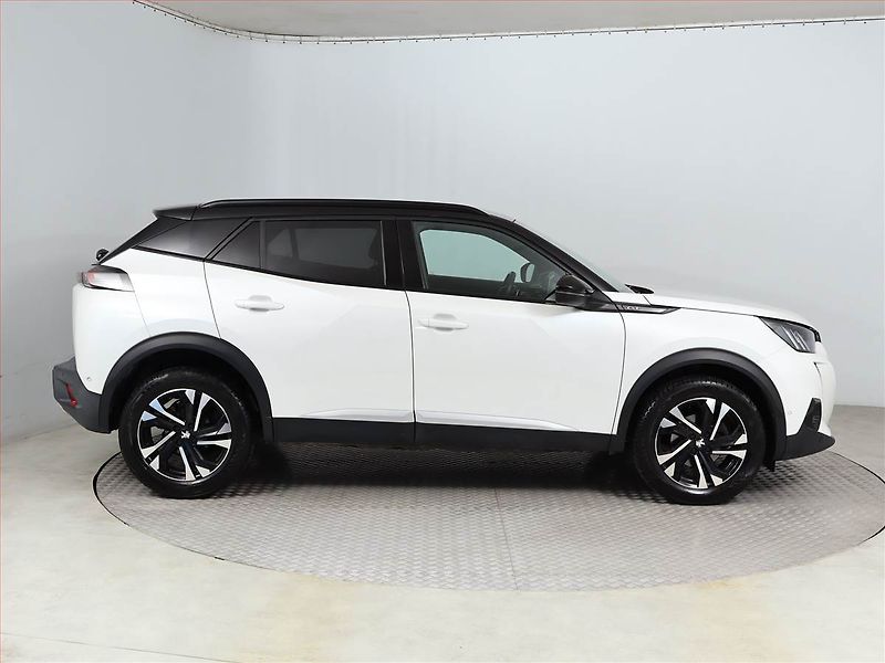Peugeot 2008 (2021) GT Line 1.2 PureTech, Automat - fotka 6 z 22