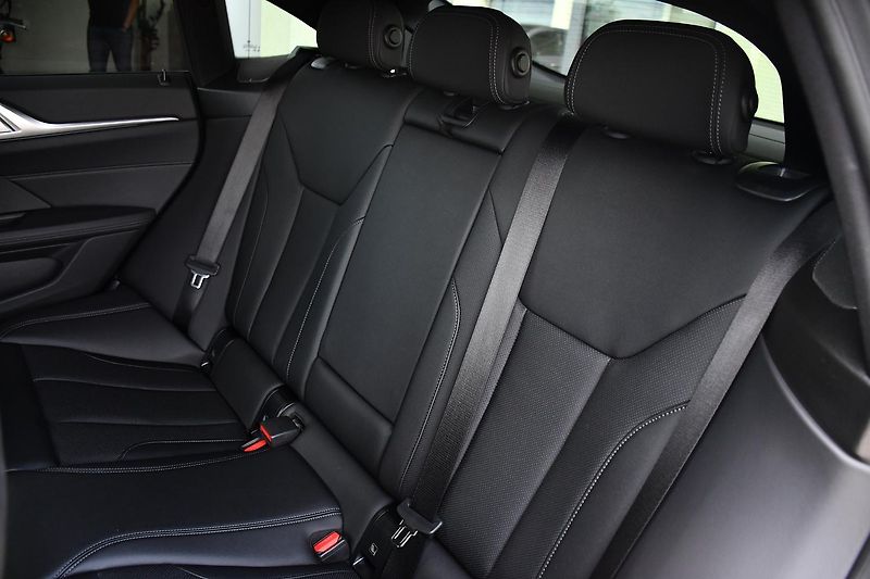 BMW Řada 4 420d xDrive M-SPORT ČR 1.MAJ - fotka 20 z 46
