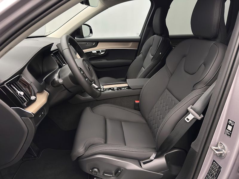 Volvo XC90 (2026) T8 AWD Plug-in DARK PLUS 7m - fotka 3 z 26