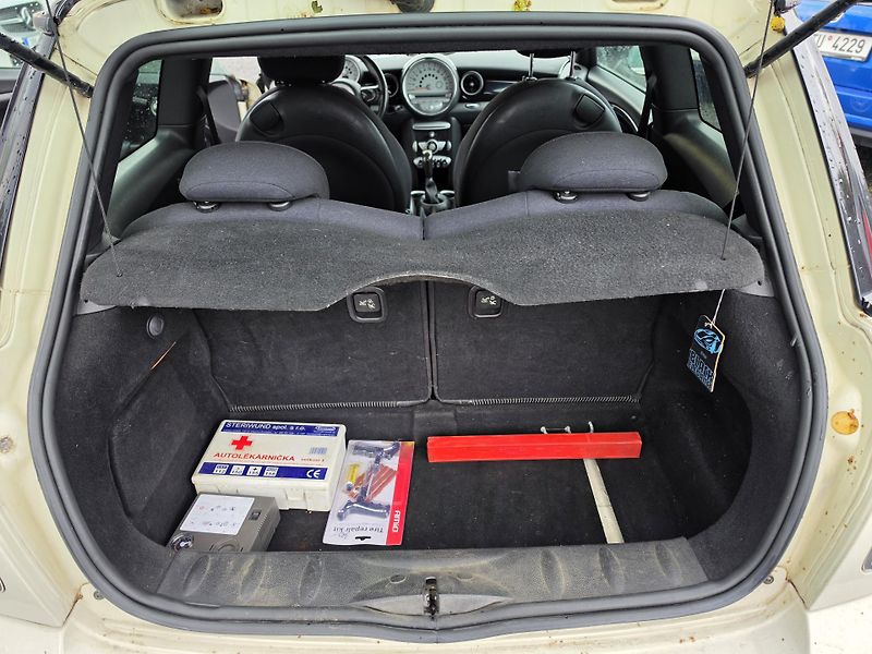 Mini Cooper S 1.6 128Kw Xenon Harman - fotka 11 z 19