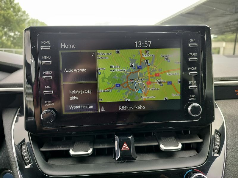 Toyota Corolla 1.8 hybrid business, navigace - fotka 19 z 29