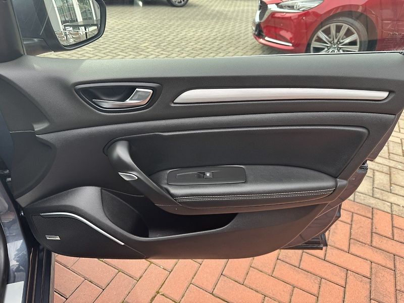 Renault Mégane (2016) 1.6dCi Bose Navi Polokůže - fotka 19 z 50