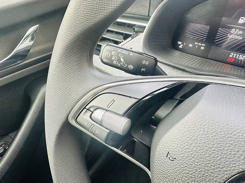 Škoda Scala Selection 1,0TSI 85kW MT6/J596 - fotka 10 z 25