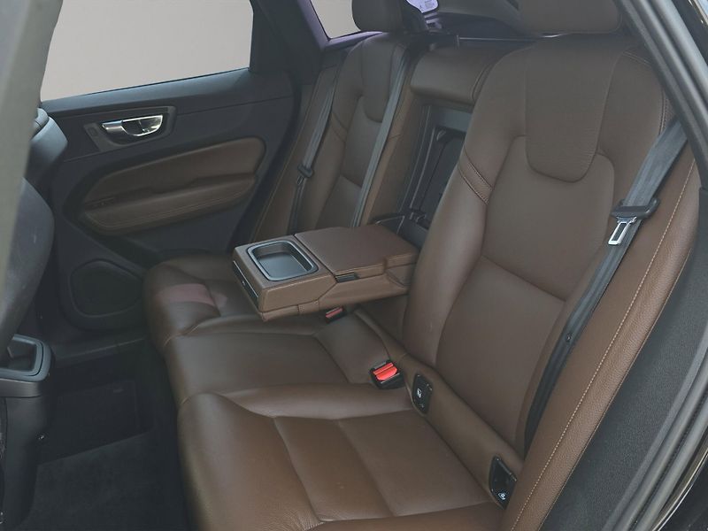 Volvo XC60 (2018) 2.0 D4 Drive-E A/T 140kW 4x4, - fotka 24 z 27