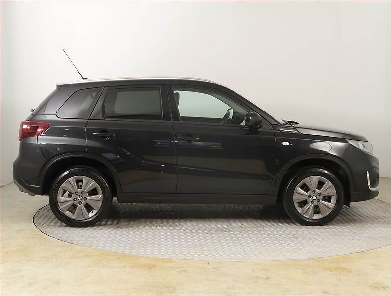 Suzuki Vitara (2023) Premium 1.4 BoosterJet - fotka 6 z 19