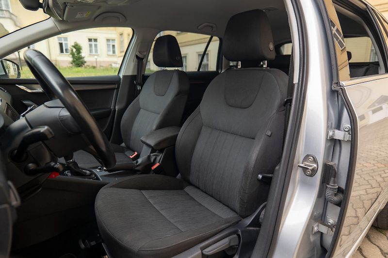 Škoda Octavia 2.0 TDI DSG Kamera Style+ - fotka 12 z 35