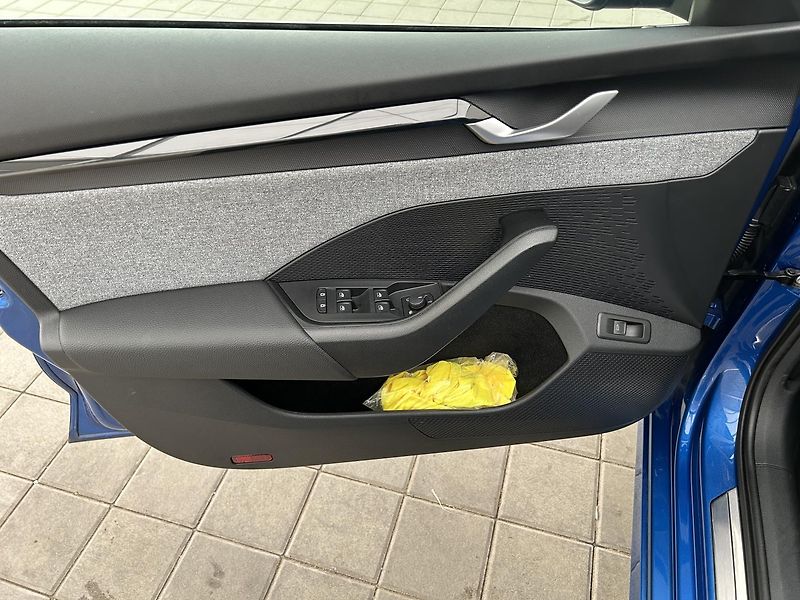 Škoda Octavia 1.5 TSI Top selection - fotka 6 z 26
