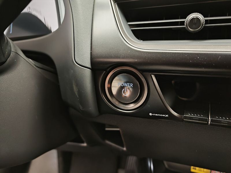 Lexus UX 300h Business TECH - fotka 34 z 36