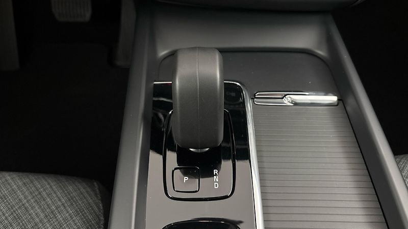 Volvo XC60 2.0 T6 AUT AWD Recharge Core - fotka 25 z 32