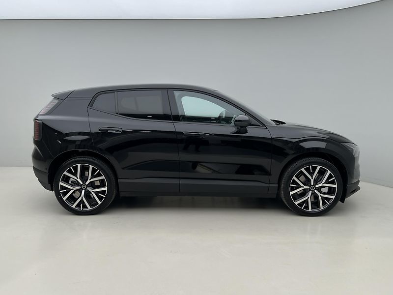 Volvo EX30 (2026) P8 AWD electric ULTRA BLACK  - fotka 12 z 49