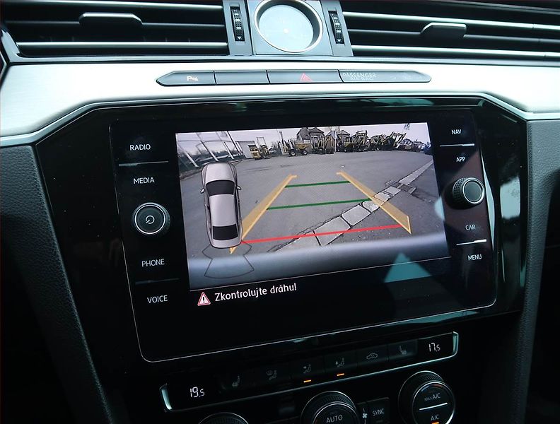 Volkswagen Passat (2018) R-Line 2.0 TDI, Automat - fotka 20 z 25