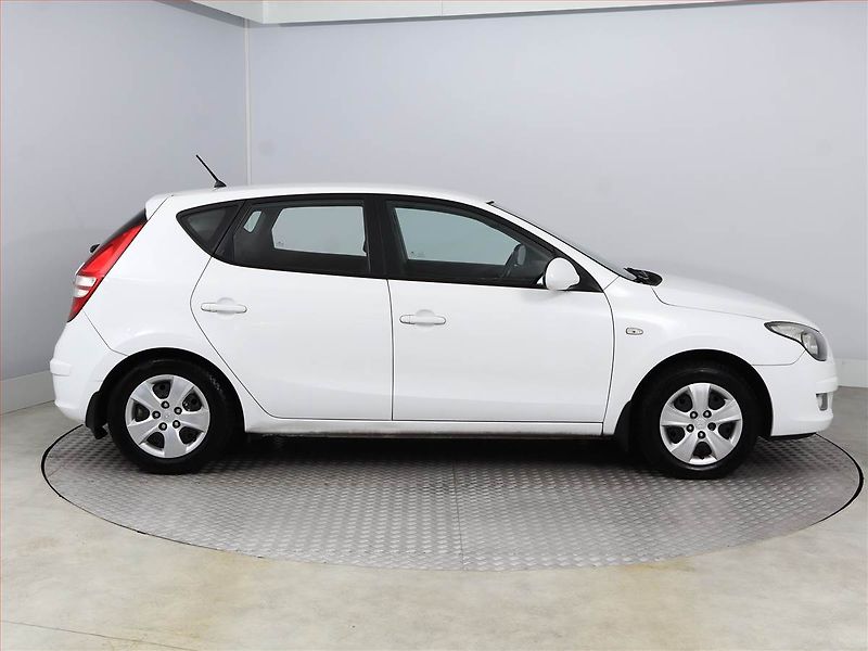 Hyundai i30 (2010) 1.4 CVVT, po STK, dobrý stav - fotka 6 z 13
