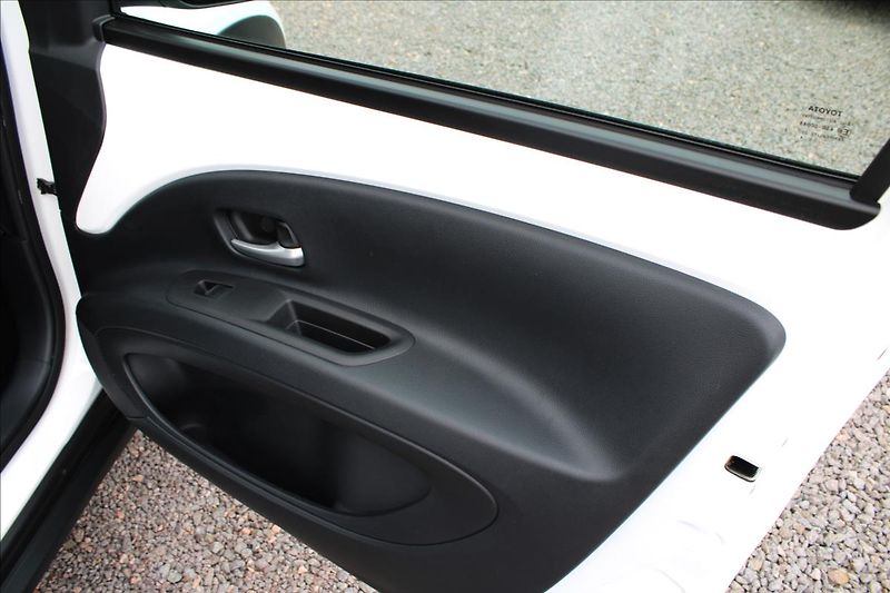 Toyota Aygo 1,0 VVT-i Comfort - fotka 23 z 31